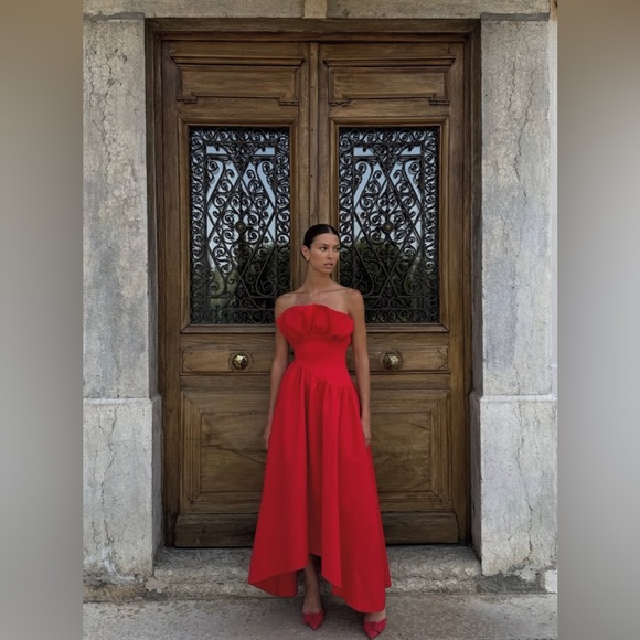 Elliatt Dresses & Skirts - Elliatt Laurel Strapless Maxi Dress In Red Size S NWT Flaw Noted!!!!